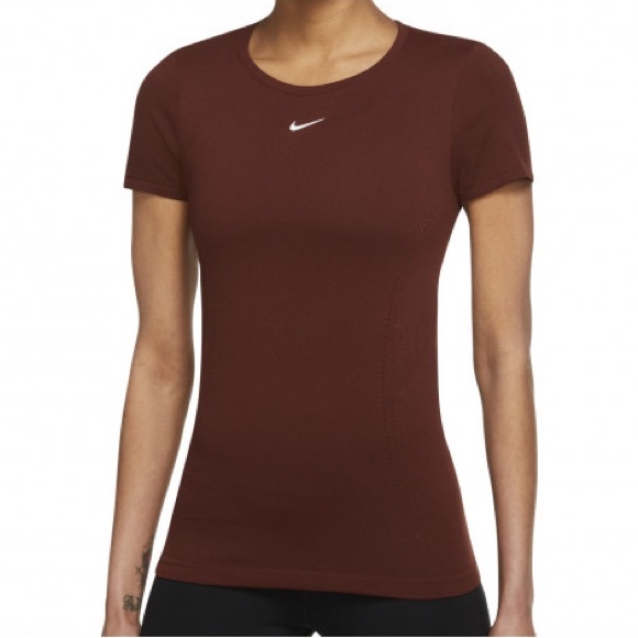 NWT NIKE Aura slim fit T-shirt - Picture 2 of 4